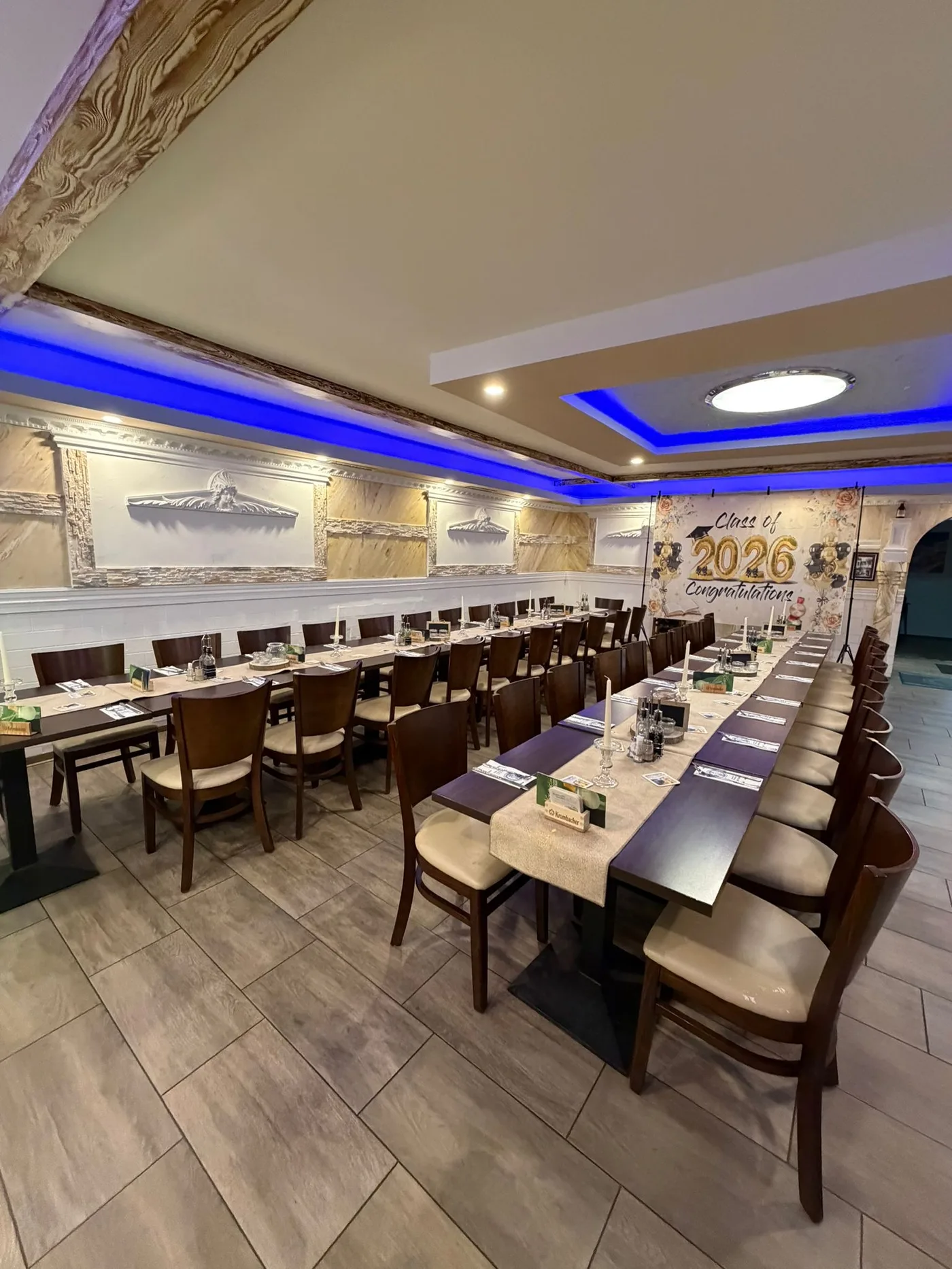 Festlich eingedeckte Tafel für eine Feier im Metaxa Grill Haus