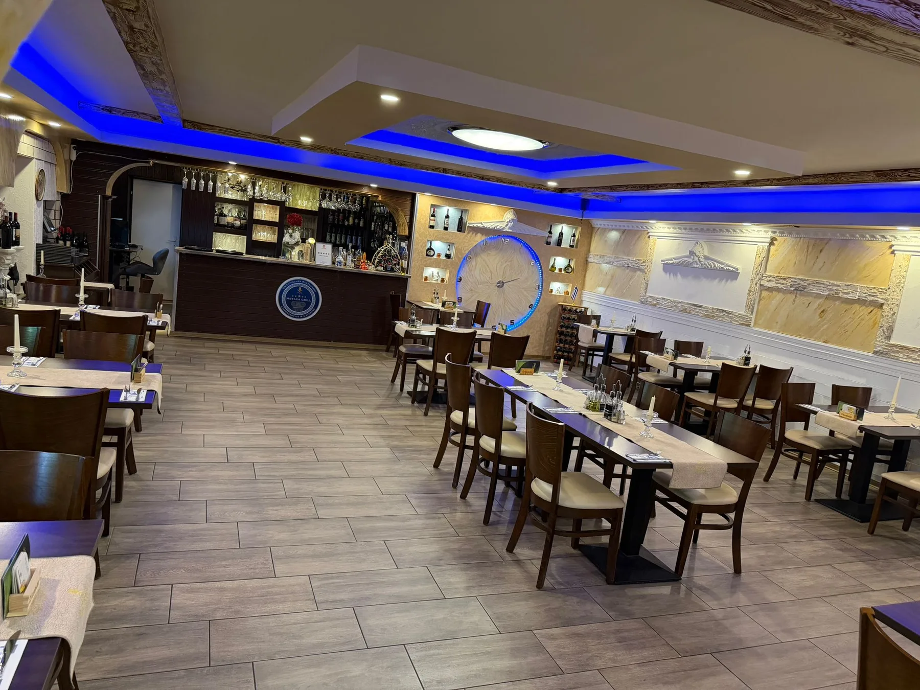 Restaurant-Innenraum mit Bar